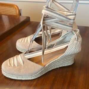 🍯 Paseart cream and tan suede wedge espadrilles